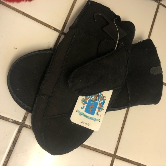 Portolano Black leather Mittens, made in China these mittens are new 9” around. - Picture 6 of 10